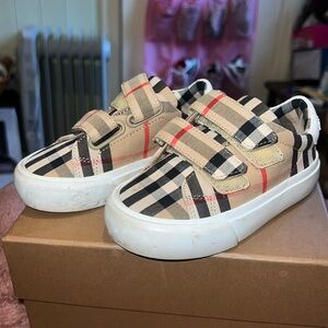 Burberry TODDLER sneakers, size 23